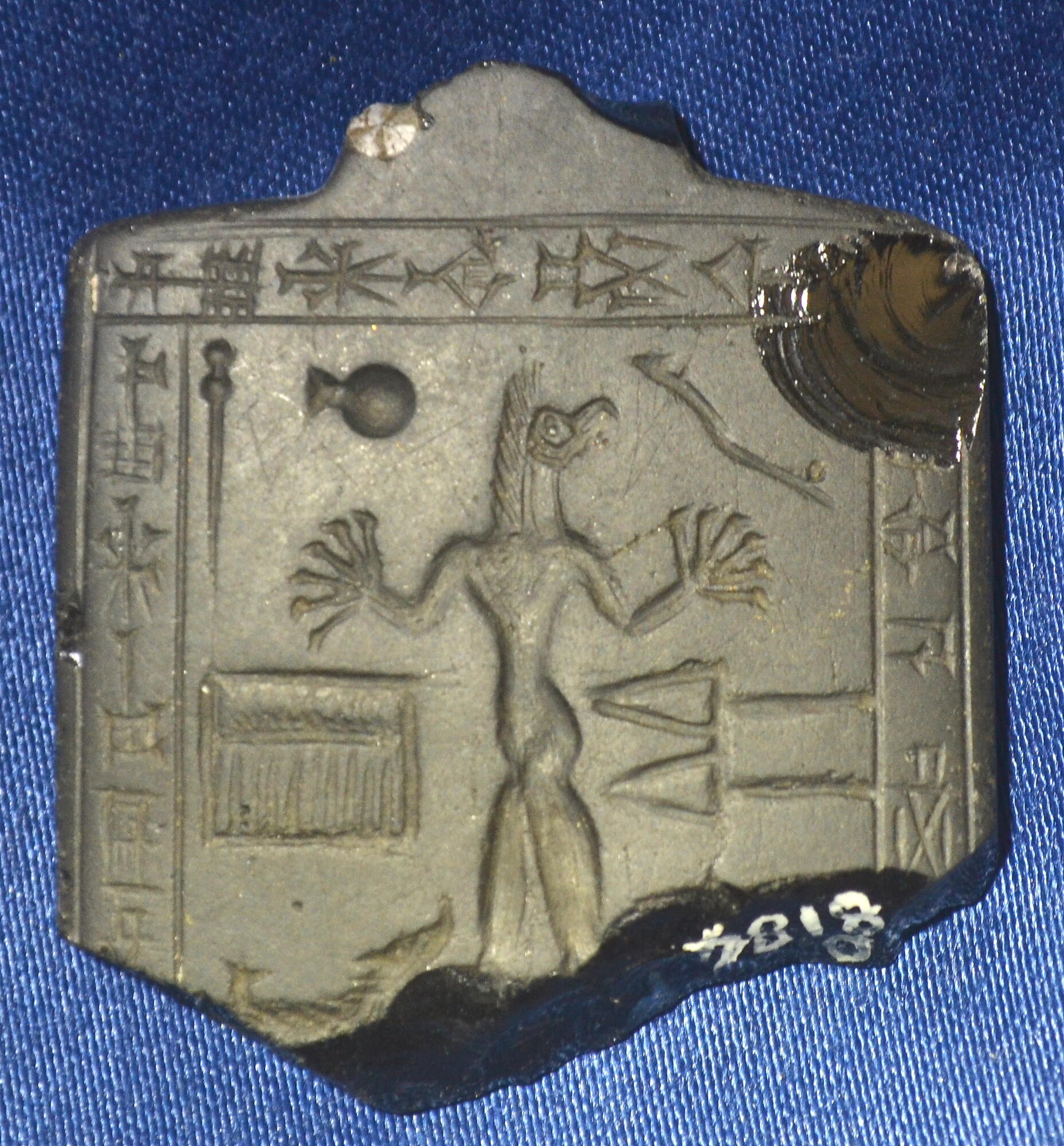 Slightly damaged obsidian amulet dipicting Lamashtu